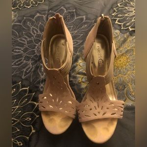 Beige wedges size 6